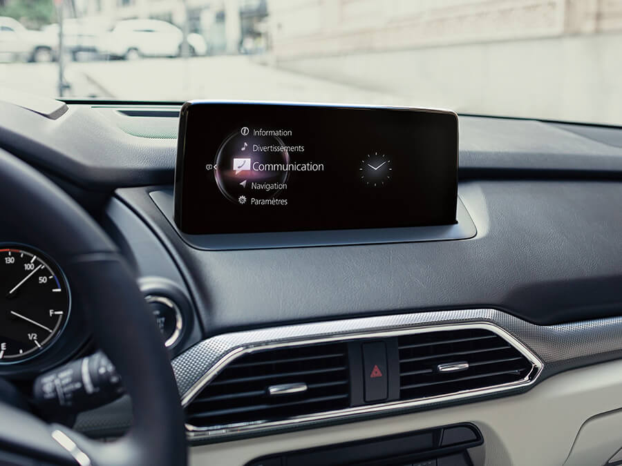 Console Mazda Connect du tableau de bord avec option de communication mise en évidence