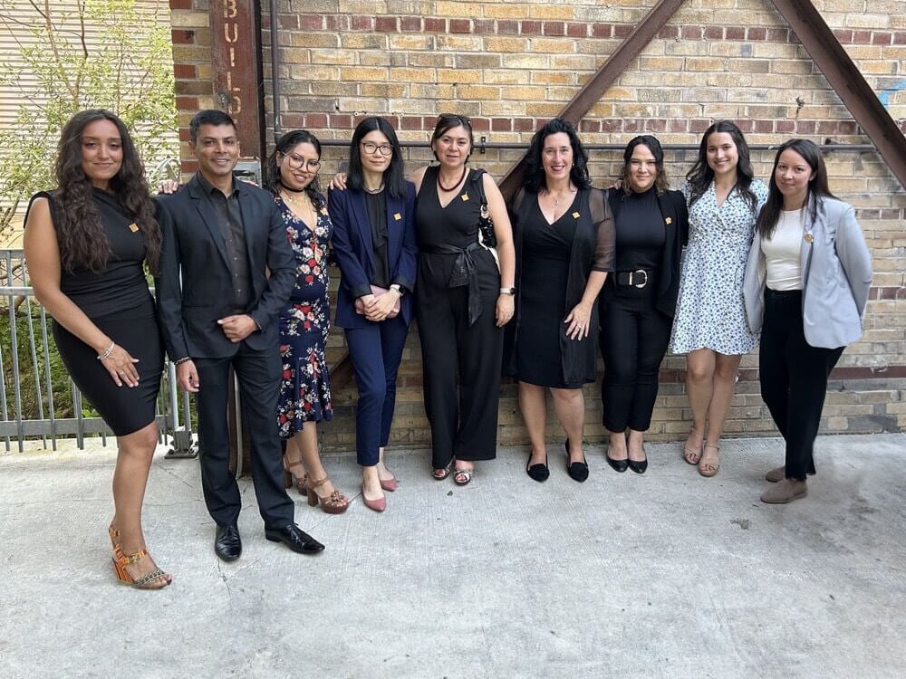 Une Mazda3 Sport rouge vibrant cristal vue de profil