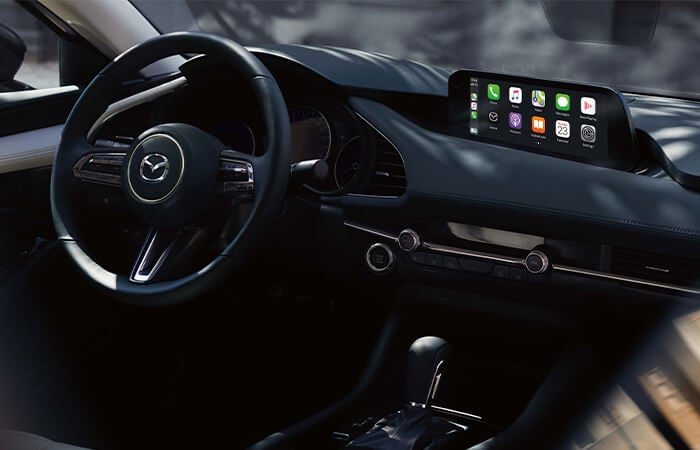 Tableau de bord avec l’écran Mazda Connect.