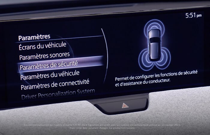 Image de l'écran du tableau de bord du CX-90 mettant en évidence les caractéristiques de sécurité.